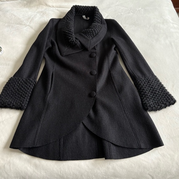 Indigenous Peruvian Alpaca Felt Asymmetrical Topper - Picture 2 of 15